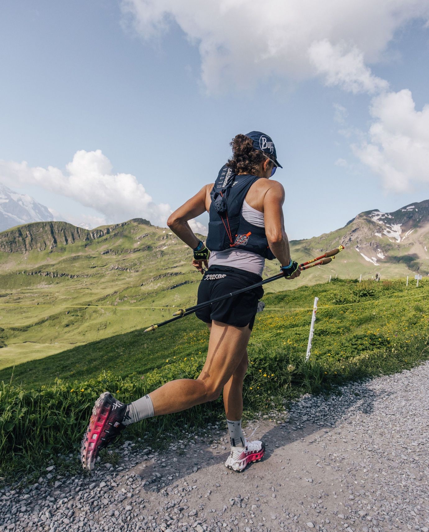 Núrica Picas running in the Alps